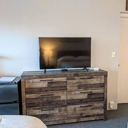 Cute Lower Level Cedar Lodge Room With Balcony & Lake Views! Laconia Eksteriør bilde