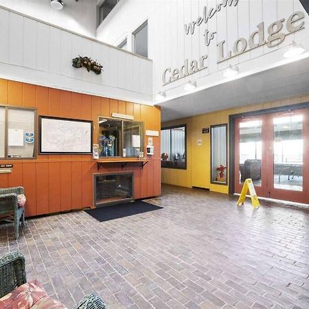 Cute Lower Level Cedar Lodge Room With Balcony & Lake Views! Laconia Eksteriør bilde
