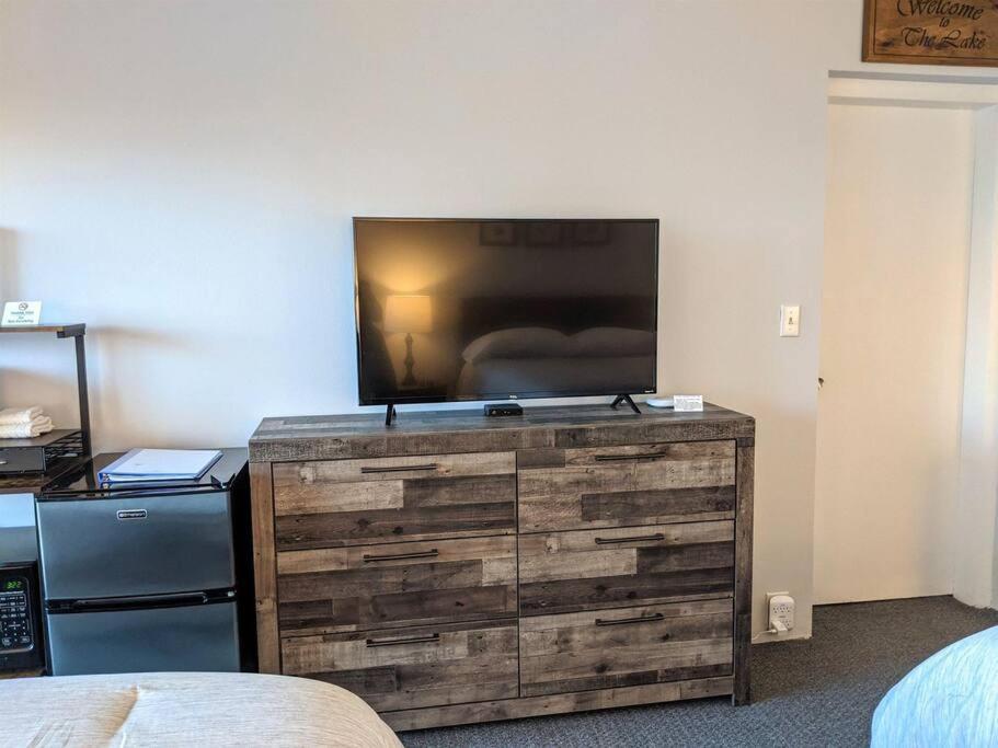 Cute Lower Level Cedar Lodge Room With Balcony & Lake Views! Laconia Eksteriør bilde