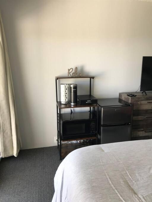 Cute Lower Level Cedar Lodge Room With Balcony & Lake Views! Laconia Eksteriør bilde