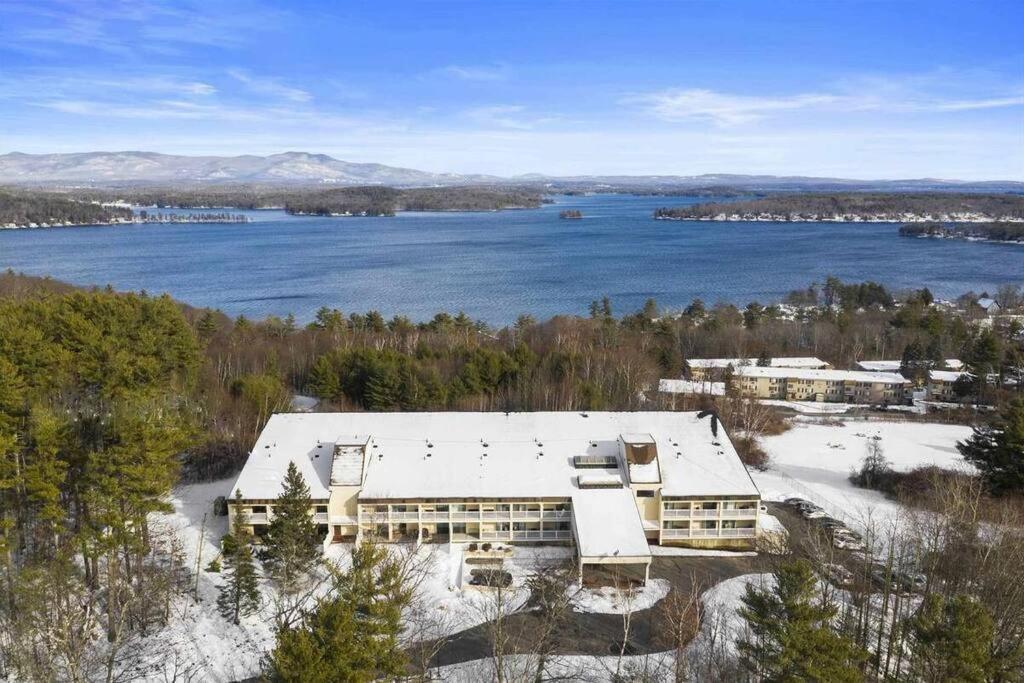 Cute Lower Level Cedar Lodge Room With Balcony & Lake Views! Laconia Eksteriør bilde